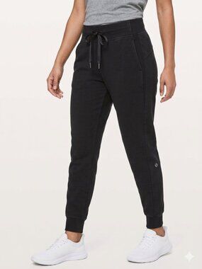 Lululemon High-Rise Jogger - Size 6